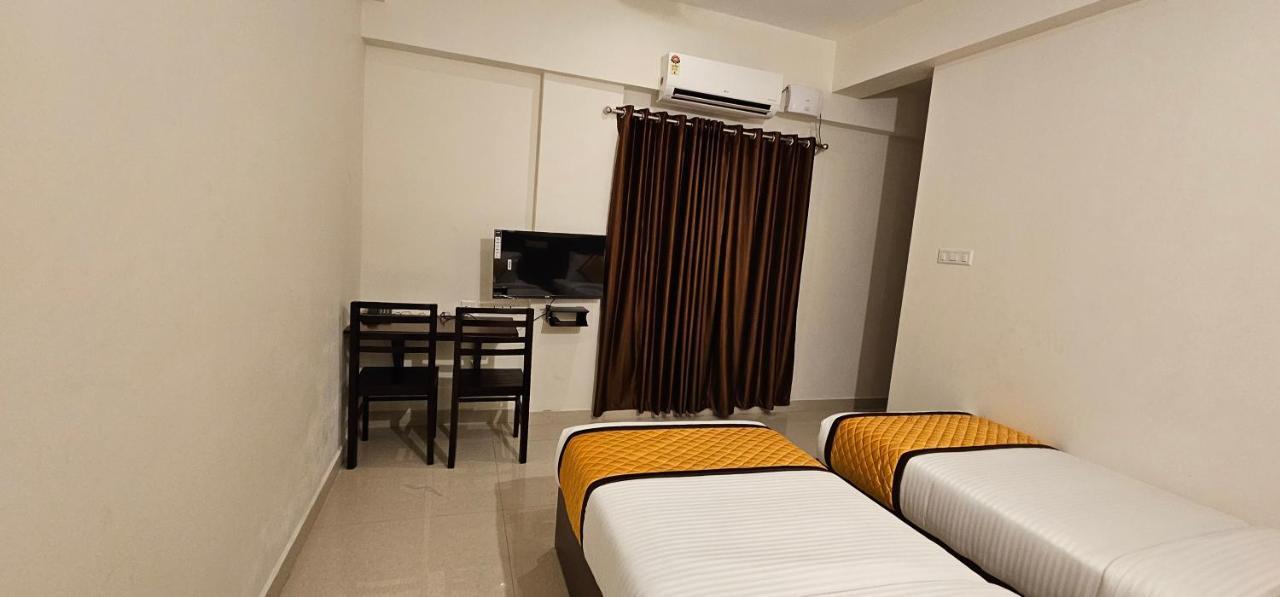 Blueway Residency Downtown Hotel Thiruvananthapuram Esterno foto