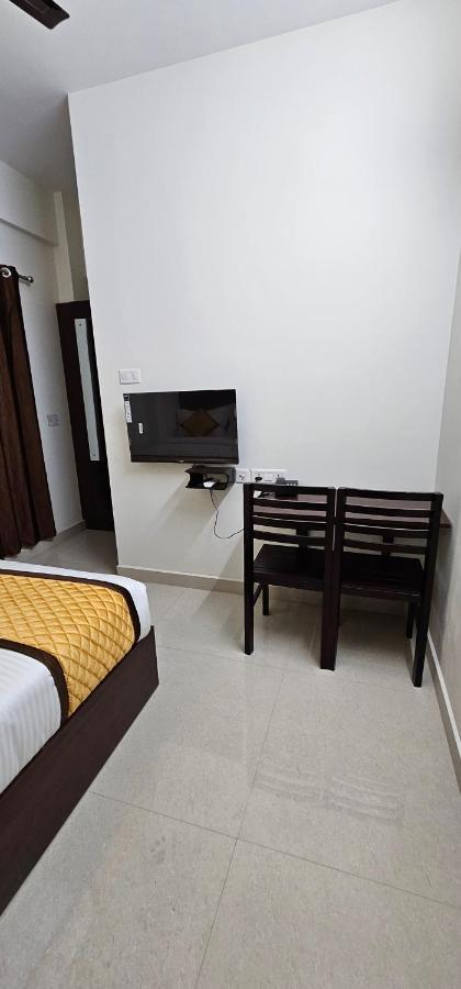 Blueway Residency Downtown Hotel Thiruvananthapuram Esterno foto