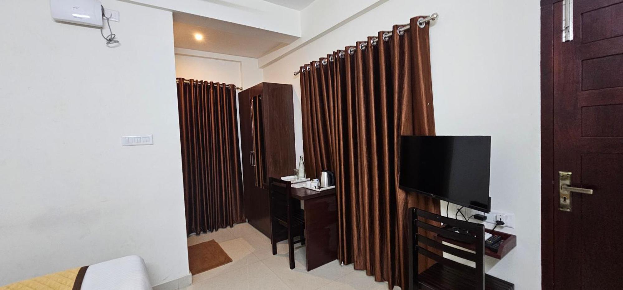Blueway Residency Downtown Hotel Thiruvananthapuram Esterno foto