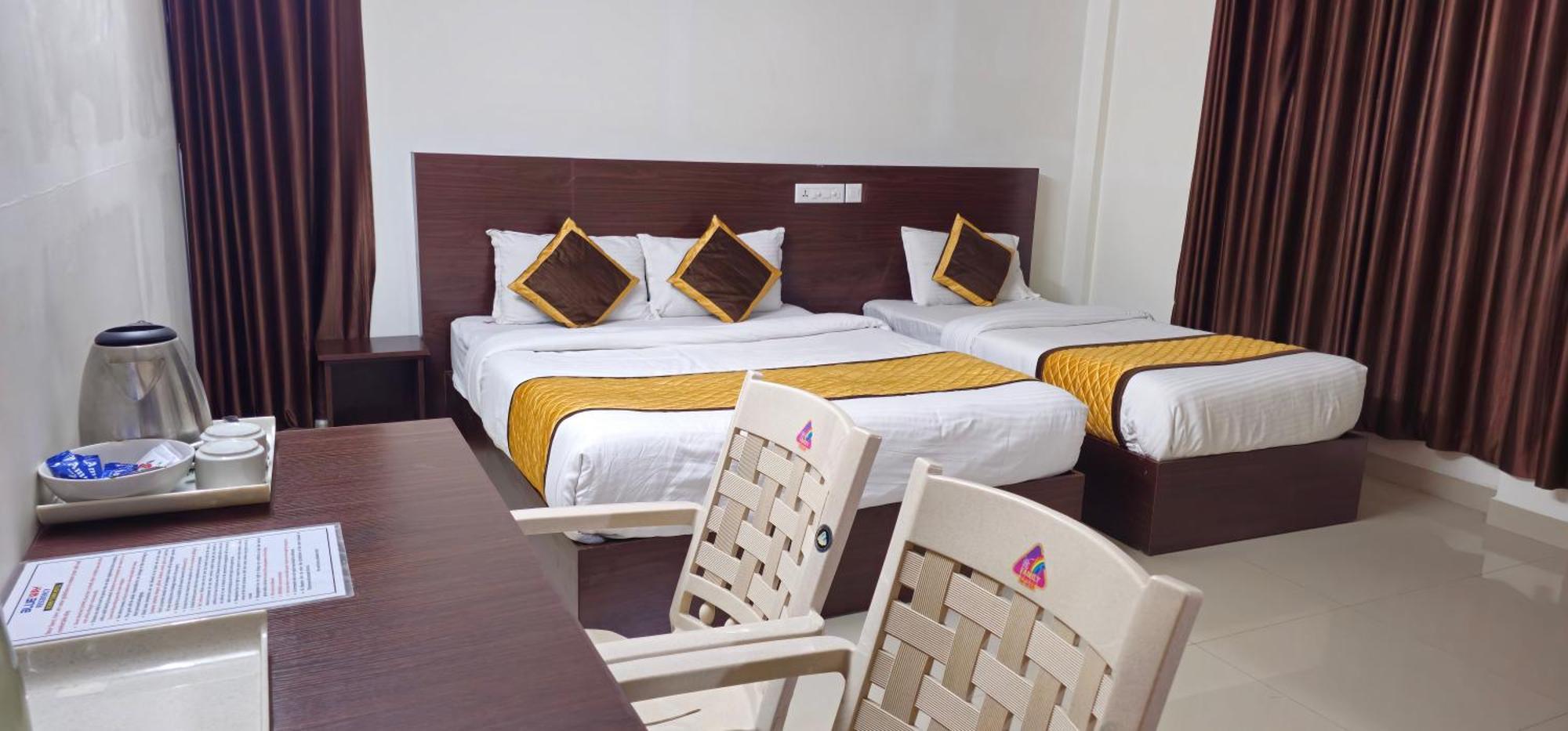 Blueway Residency Downtown Hotel Thiruvananthapuram Esterno foto