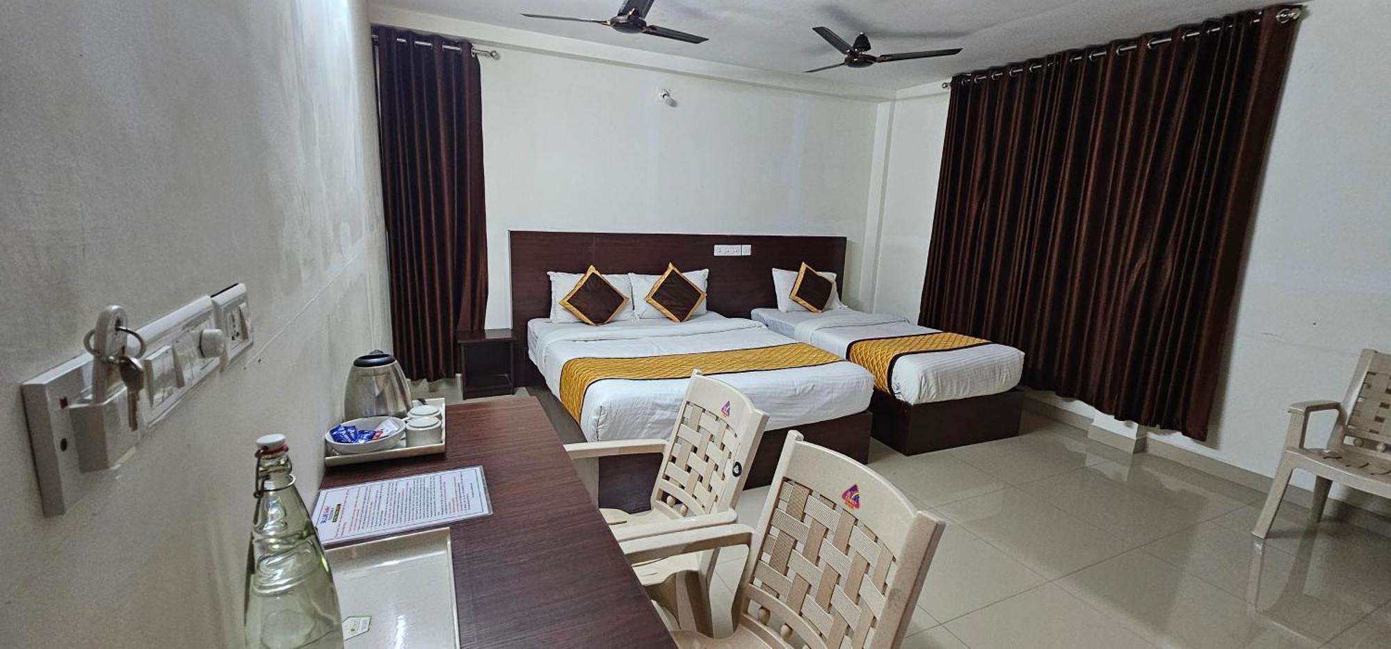 Blueway Residency Downtown Hotel Thiruvananthapuram Esterno foto