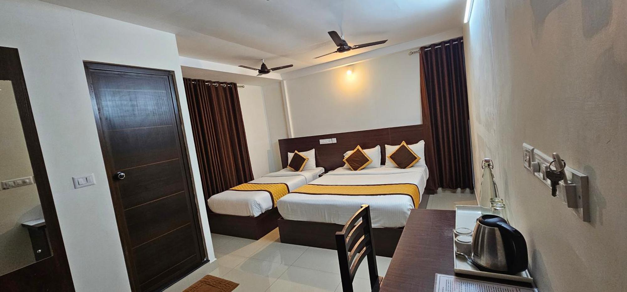 Blueway Residency Downtown Hotel Thiruvananthapuram Esterno foto